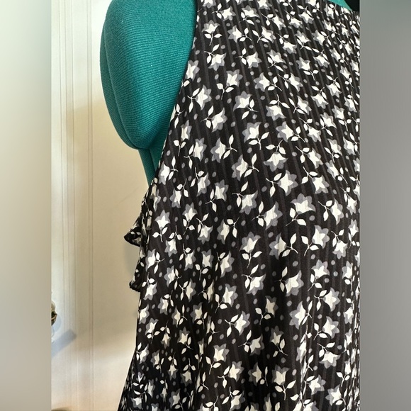 Ann Taylor Loft Sleeveless Tunic small razor back - Picture 3 of 16